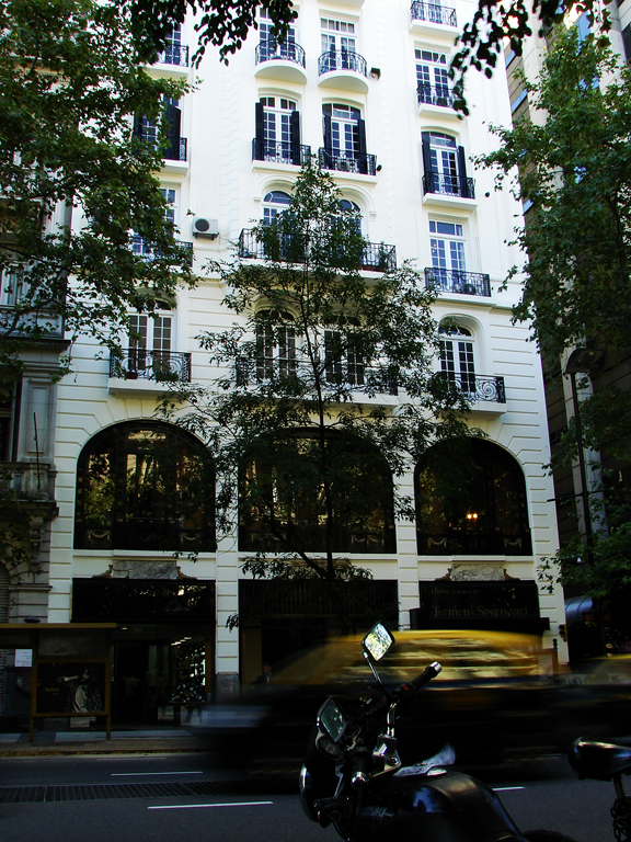 Buenos Aires, Avenida de Mayo. Photo par anattolia sur Flickr