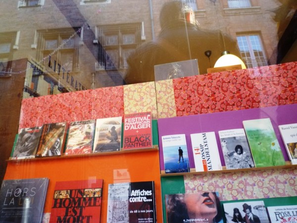 Toulouse, vitrine de la librairie Terra nova, rue Gambetta, 12 décembre 2010