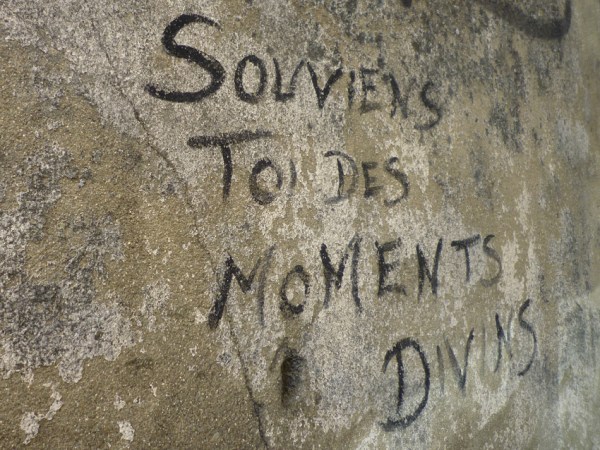 Lisbonne, Escadinhas da Costa do Castelo, 13 mars 2011. « Souviens-toi des moments divins »