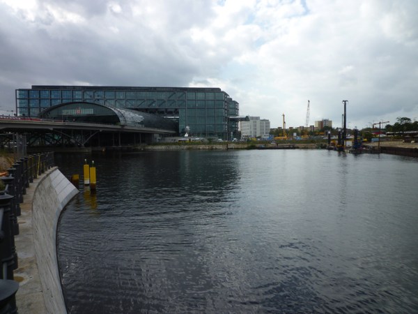 Berlin (Allemagne). La gare centrale vue du nord-est, 23 septembre 2011
