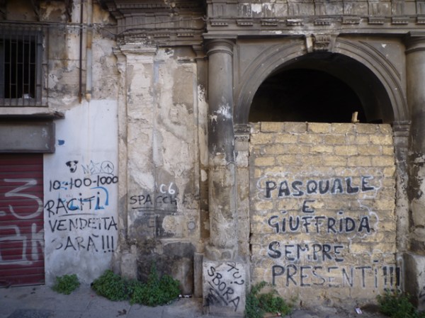 Palerme (Sicile). La bottine abandonnée (celle de Pasquale ?). 8 mai 2012