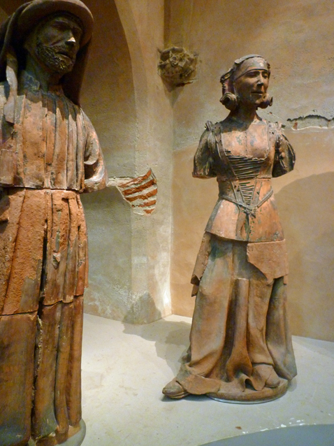 Toulouse, musée des Augustins. Deux des personnages en terre cuite de Jean Bauduy (XVIe siècle), 20 juin 2012