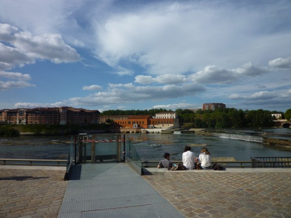 Toulouse, la Garonne. 21 juillet 2012 Toulouse, la Garonne. 21 juillet 2012