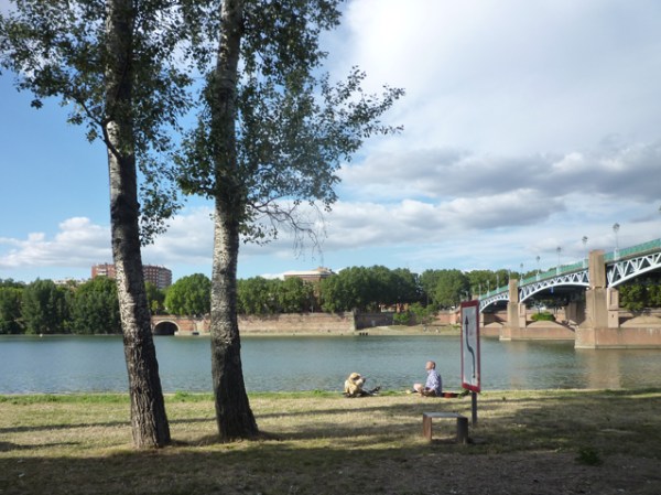 Toulouse, la Garonne. 21 juillet 2012 Toulouse, la Garonne. 21 juillet 2012