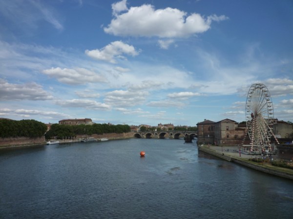 Toulouse, la Garonne. 21 juillet 2012 Toulouse, la Garonne. 21 juillet 2012