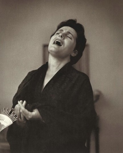 Amália Rodrigues, Lisbonne, 1950. Photo Thurston Hopkins (collection Culturgest/CGD, Lisbonne)