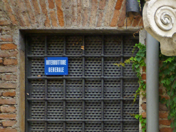 Vicenza (Vicence), Veneto (Vénétie), Italie. Jardin du Teatro Olimpico, 17 juillet 2013