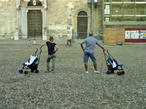 Parma (Parme), Emilia-Romagna (Émilie-Romagne), Italie. Parvis de la cathédrale, 21 juillet 2013