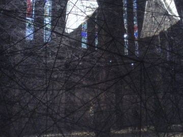 Carré Sainte-Anne, Montpellier (France), 6 octobre 2013. Exposition « After the dream, 2013 » de Chiharu Shiota