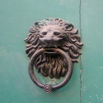 Toulouse (France), détail d'une porte, 5 juillet 2015