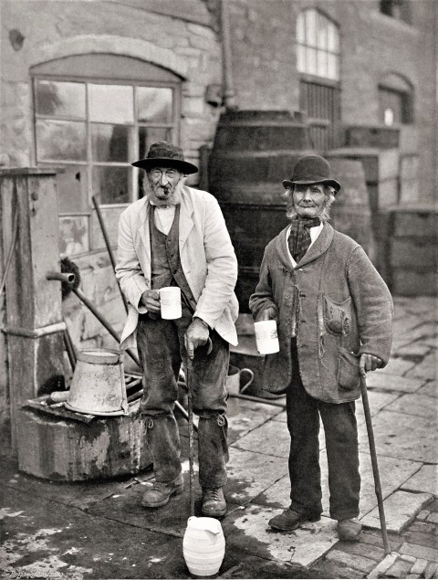 John Benjamin Stone (1838–1914). Sippers and Topers (Angleterre, vers 1900).
