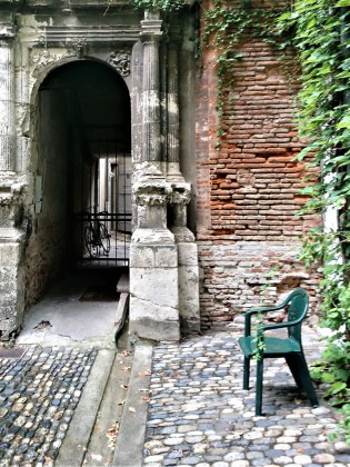 Toulouse (Occitanie, France), cour d'un immeuble, rue de la Pomme