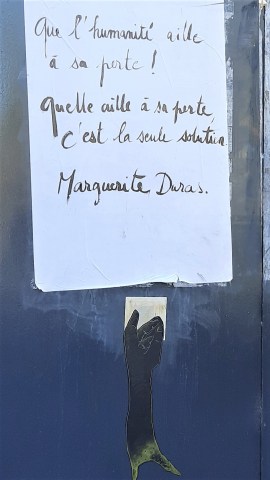 Toulouse (Occitanie, France), 14 septembre 2020. Placard apposé sur l'ancien théâtre de la Digue