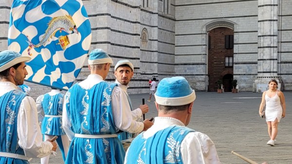 Sienne (Toscane, Italie) = Siena (Toscana, Italia), Piazza del Duomo, 26 juin 2022 Sienne (Toscane, Italie) = Siena (Toscana, Italia), Piazza del Duomo, 26 juin 2022