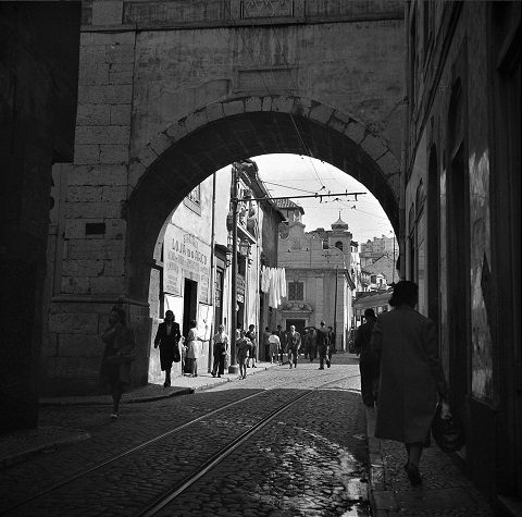 Arco do Marquês do Alegrete (Lisboa, Portugal), detalhe =&nbsp;Arc du marquis d'Alegrete (Lisbonne, Portugal), détail. Photographe&nbsp;: Estúdio Mário Novais. [Avant 1946]. Biblioteca de arte, Fundação Calouste Gulbenkian.