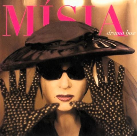 Couverture de l’album « Drama box » de Mísia. Liberdades poéticas, © &amp; ℗ 2005